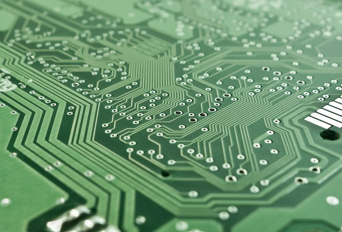 Linear vs. Switching Voltage Regulators: A Practical Selection Guide